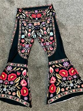 Yoga Democracy Sz XL Black Floral Bell-Bottom Leggings Fold-Over Waist Women’s